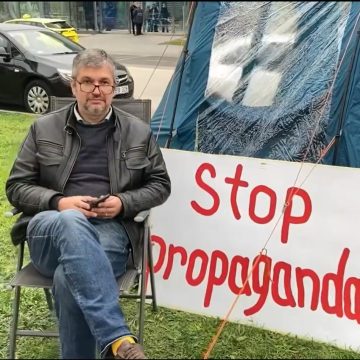 Hadházy Ákos szerint a követ nem kérni kellene a NER-oligarcháktól