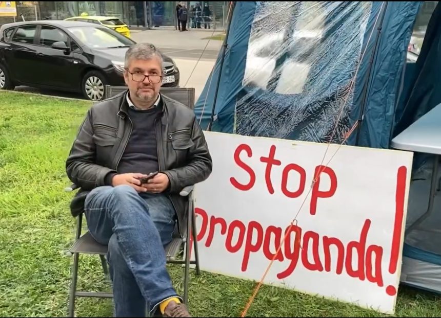 hadhazy akos stop propaganda Hadházy Ákos szerint a követ nem kérni kellene a NER-oligarcháktól